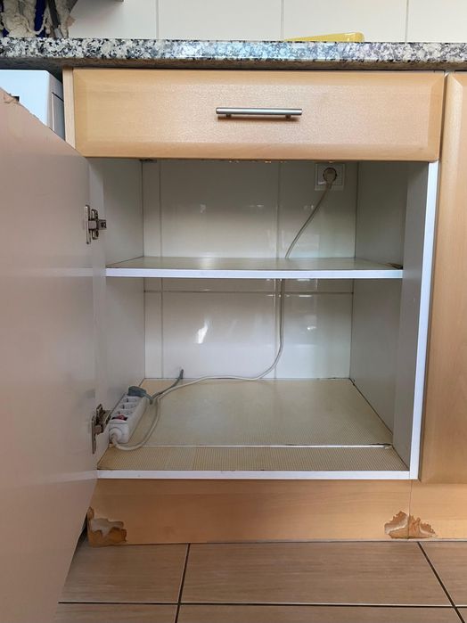 Cozinha equipada em bom estado