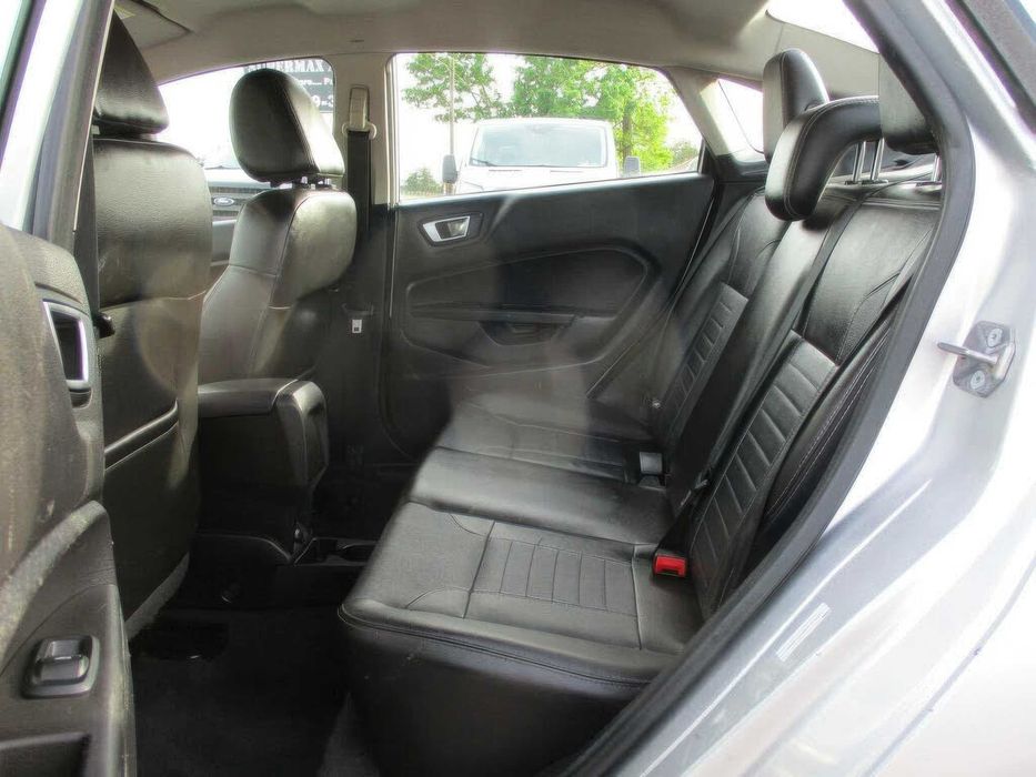 Ford Fiesta Titanium      2015