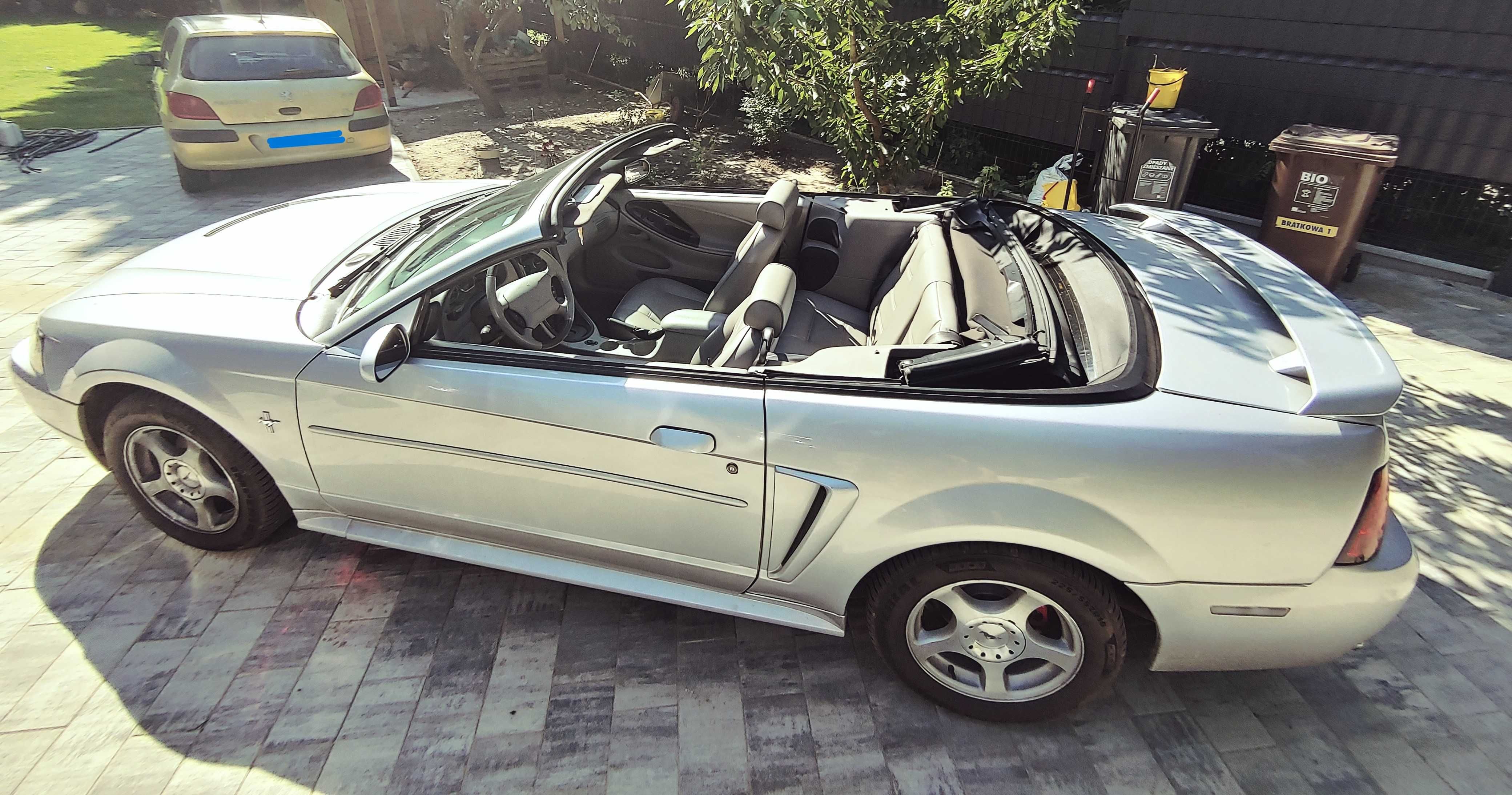 Ford Mustang Cabrio 2003 r. V6 High Performance