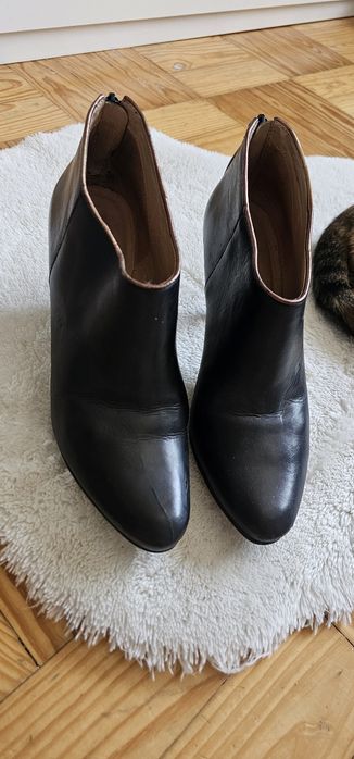 Botins Kookai em couro