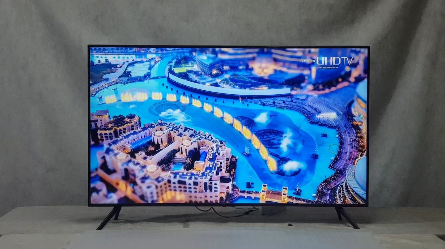 Samsung 50" 4K Ultra HD. Smart Tv.
Wi-Fi. T2.