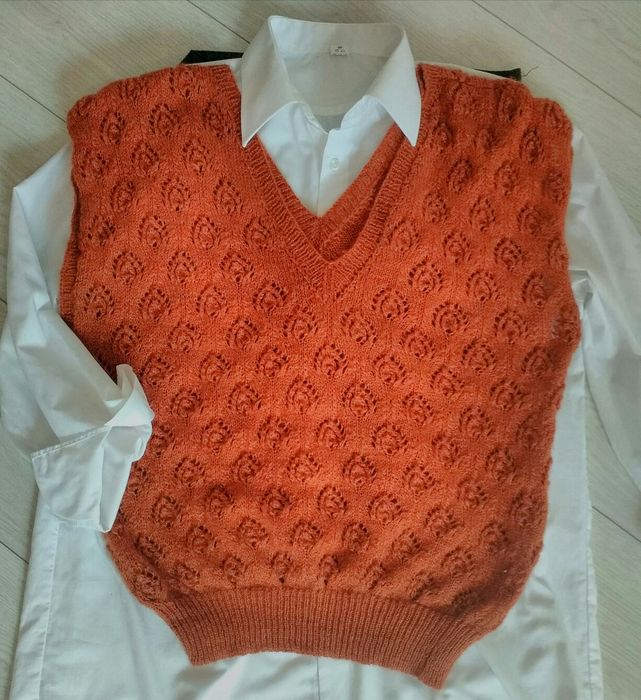Жилетка вязаная тёпленькая