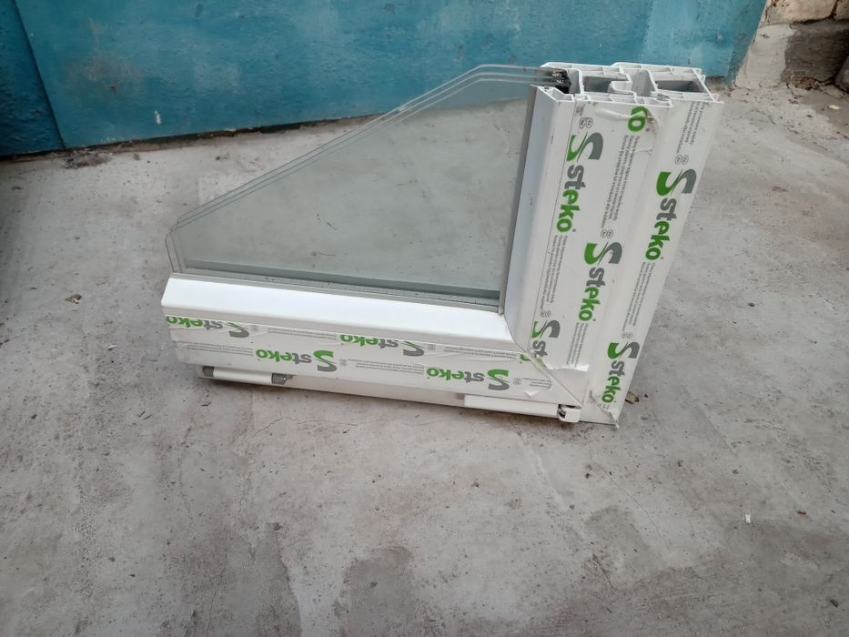 Продам уголки для крепления пластокон