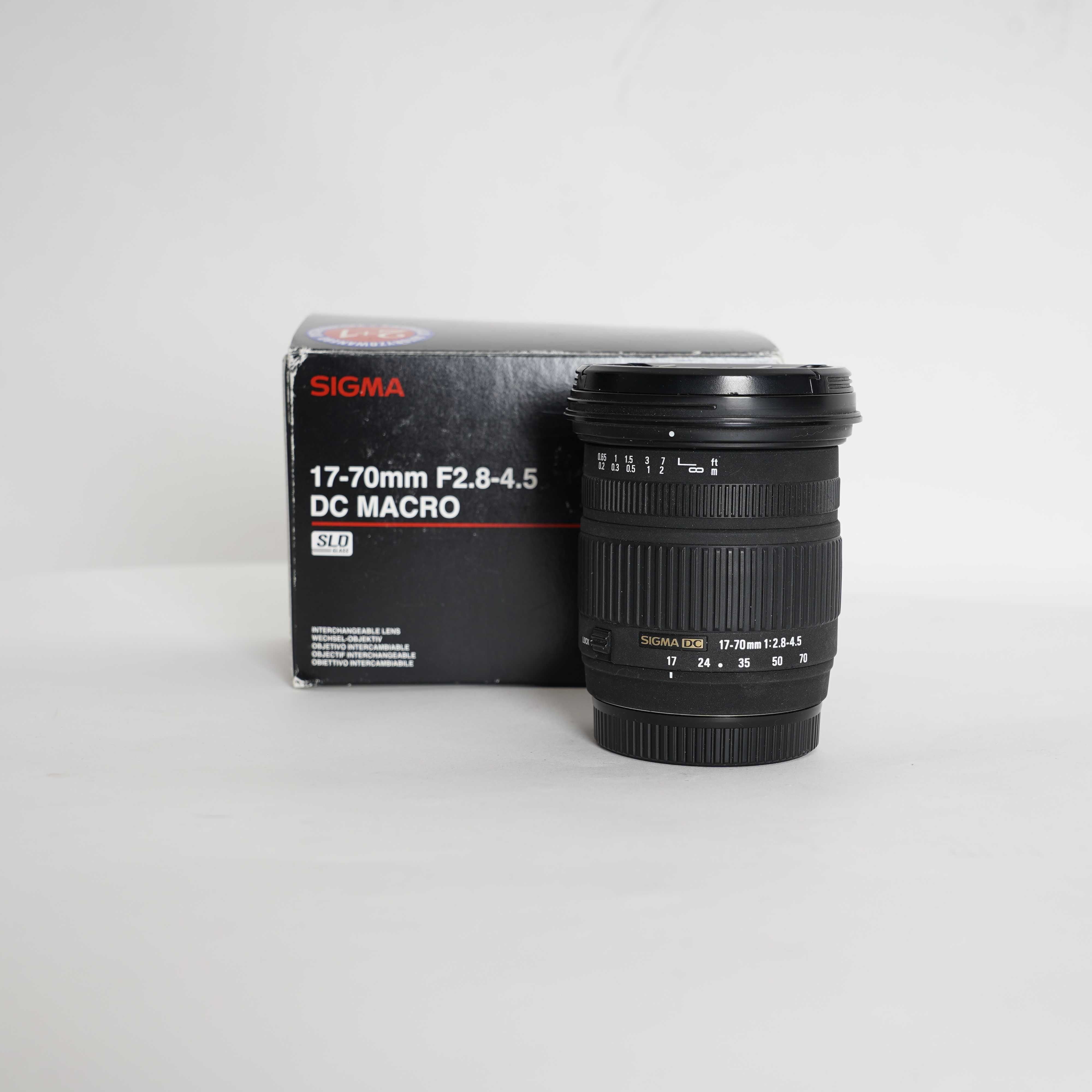 Aparat Sony Alpha 77 z obiektywem Sigma 17-70mm, F2.8-4.5 DC Makro