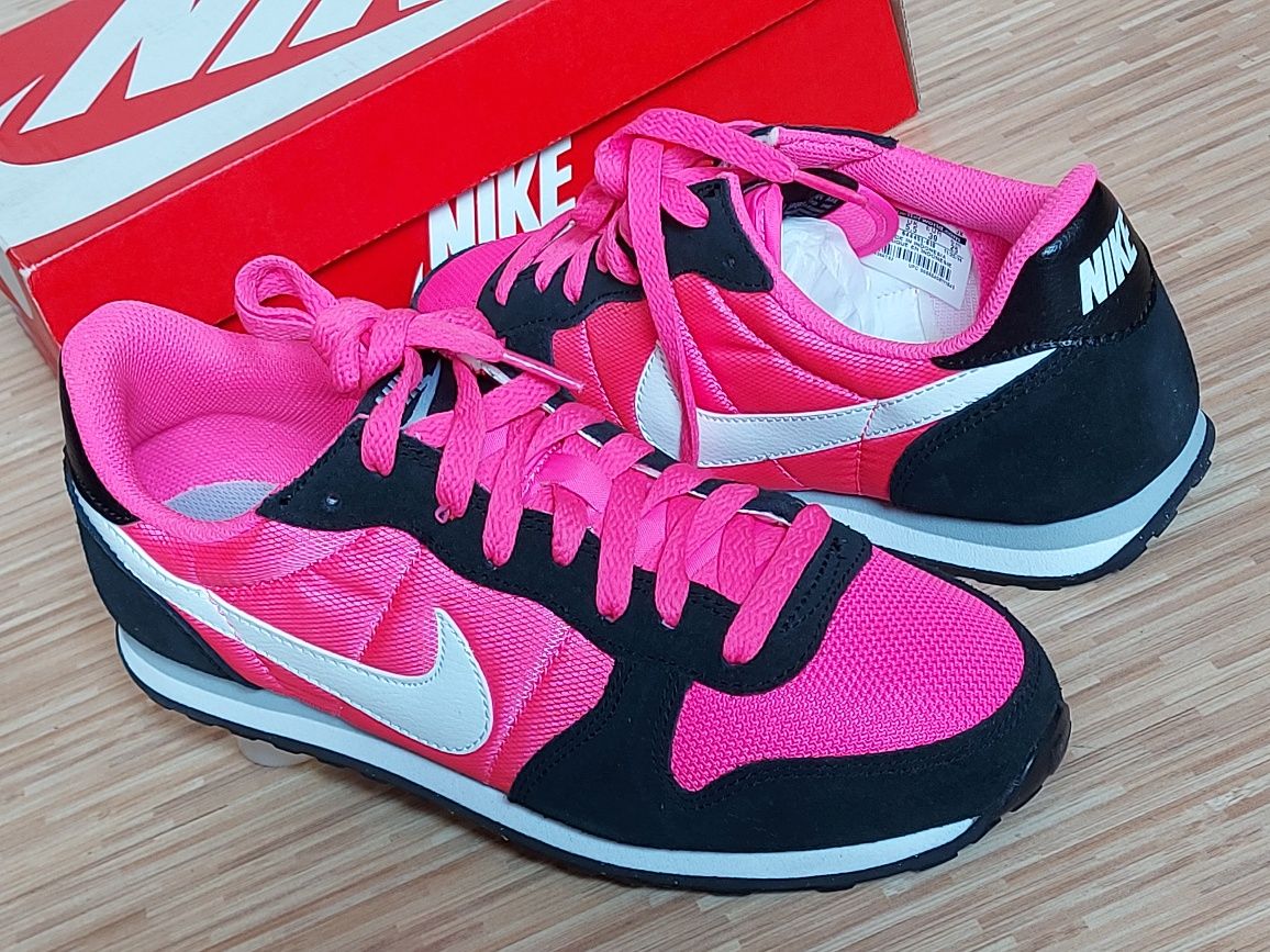 WMNS Nike Genicco r. 39 NOWE