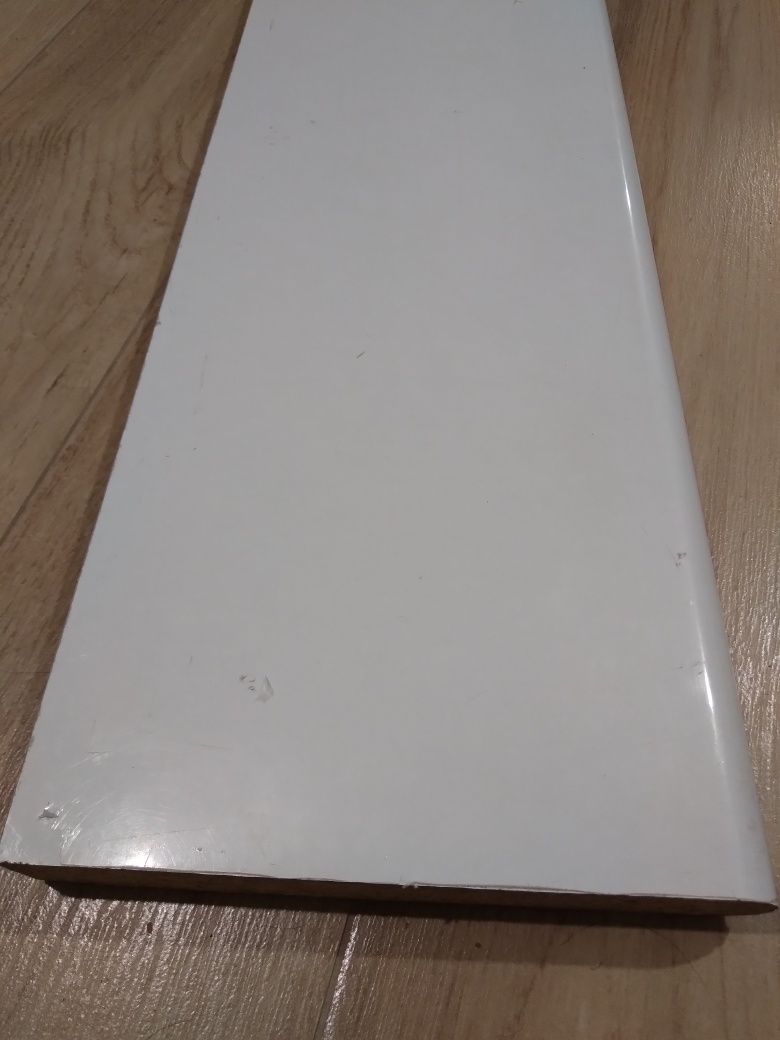 Parapet wewnetrzny gruby wymiary ok 121 x 20 x 3 cm