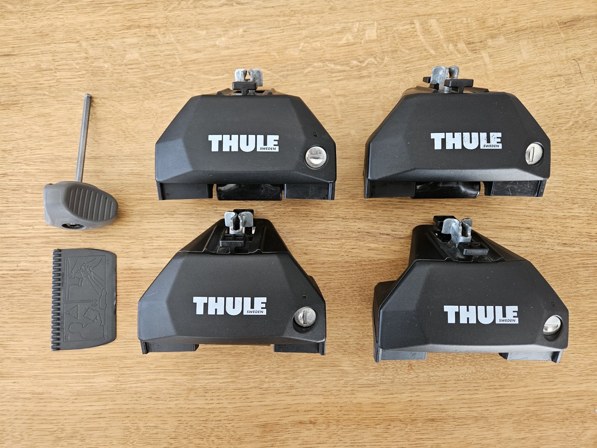 Thule Evo Flush Rail stopy 7106 + Thule Flush Rail kit 6020