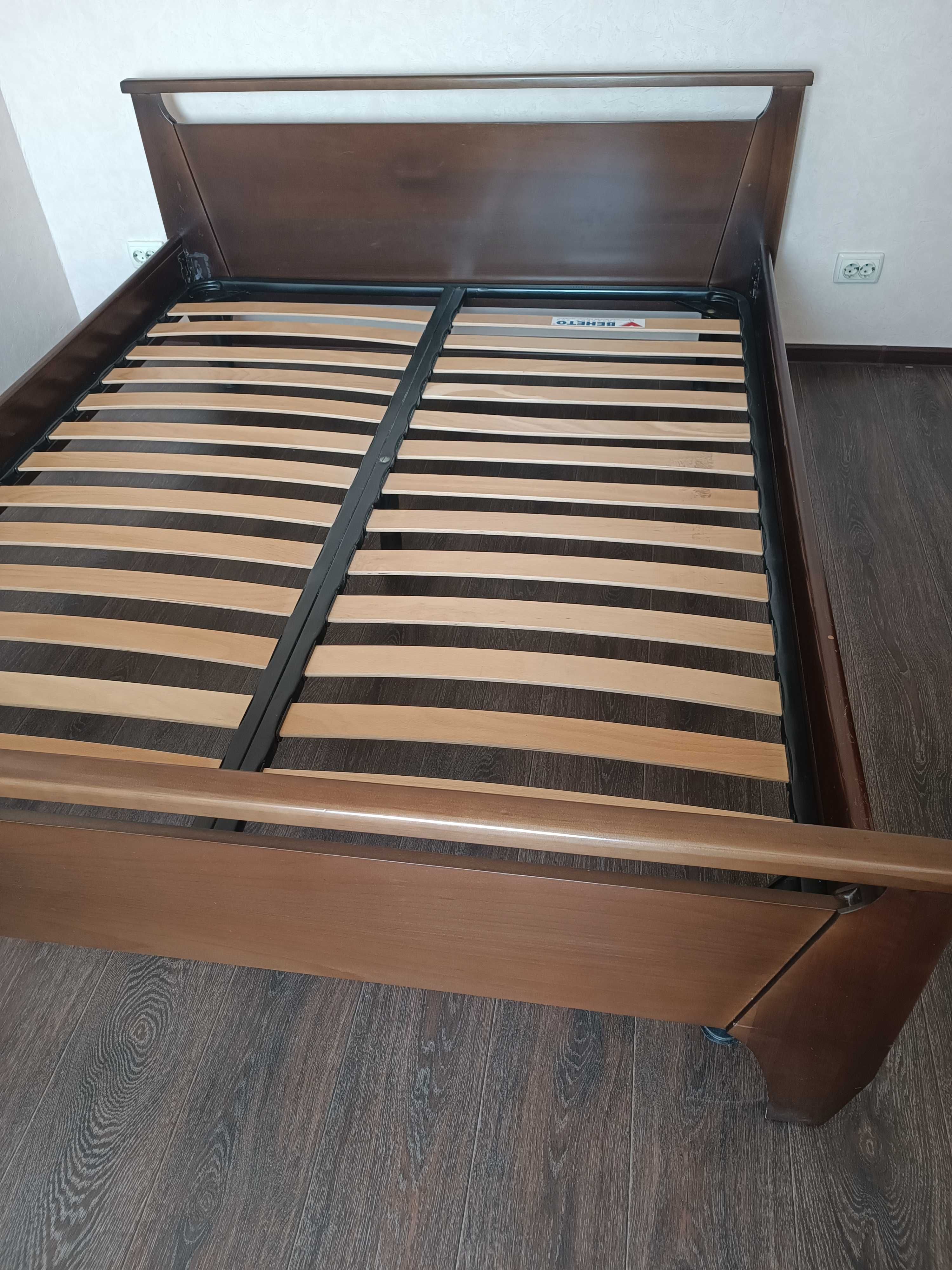 Продам ліжко з деревини