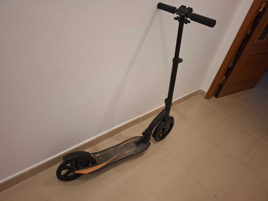 Vendo uma scooter.