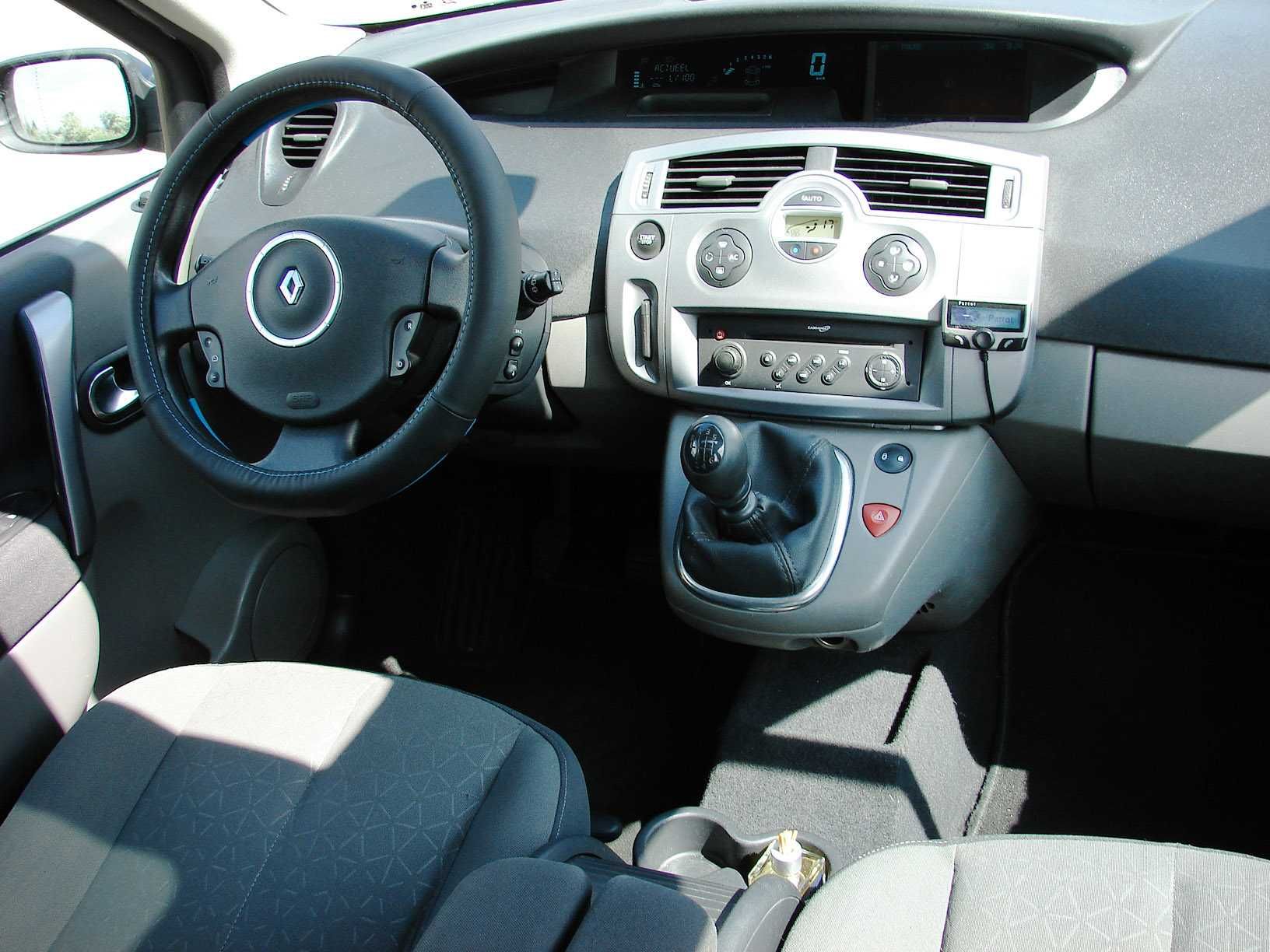 Свежепригнанный Renault Grand Scenic 1.6 MPi 2008 год