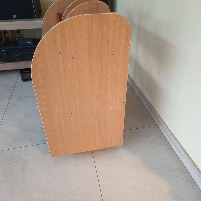 Porządny regał dziecięcy na kółkach