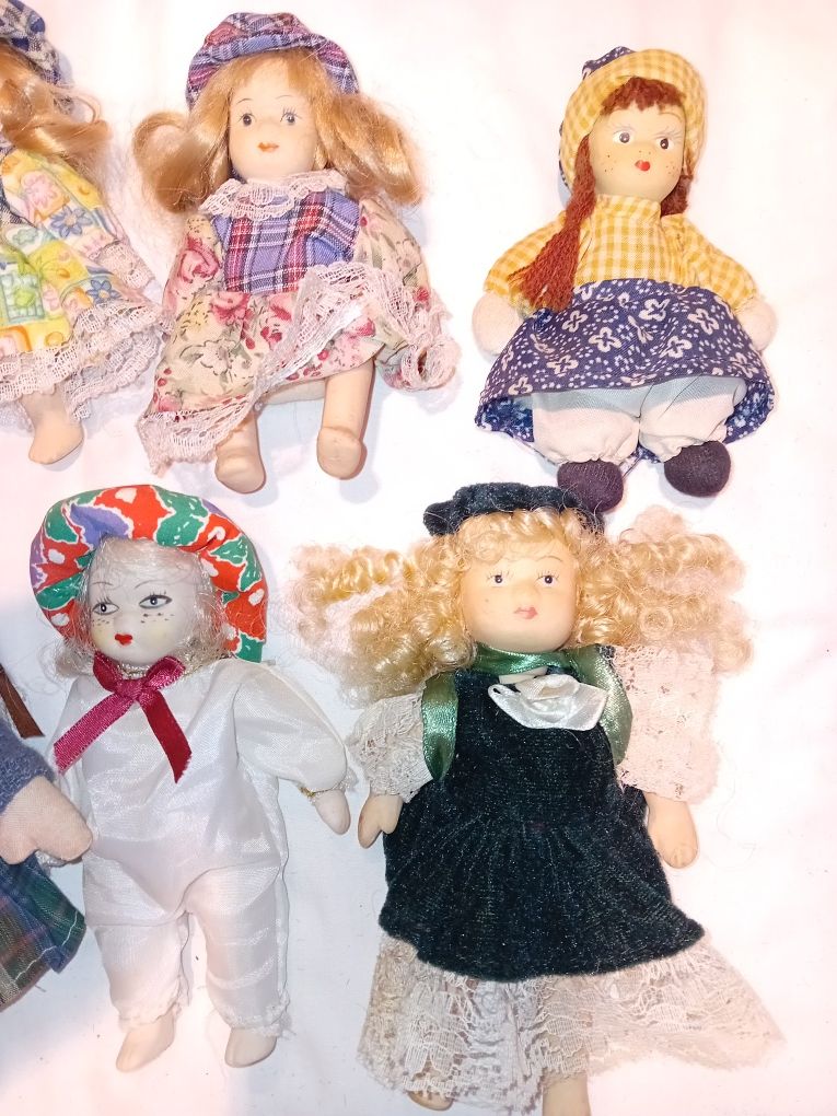 Conjunto de 6 Bonecas Antigas em Porcelana