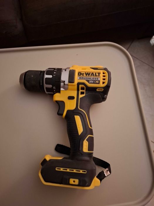 Aparafusadora de walt  DCD 696 sem bateria