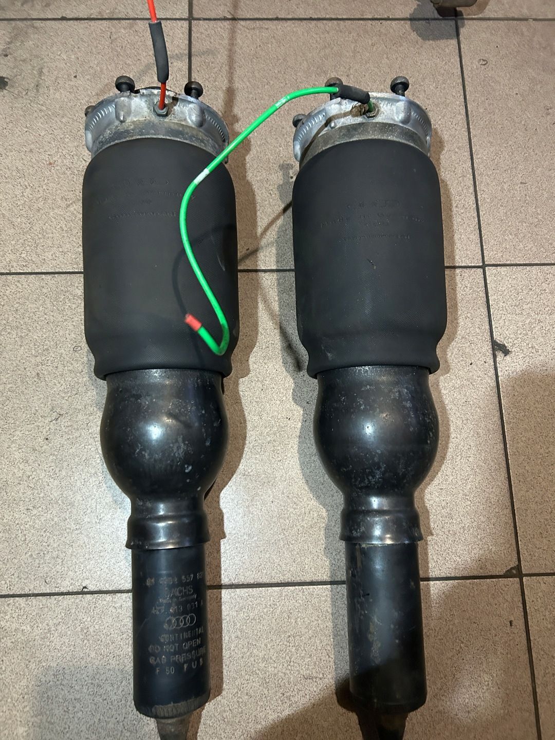 Amortyzator Pneumatyczny przód Audi A6 C5 Allroad Komplet