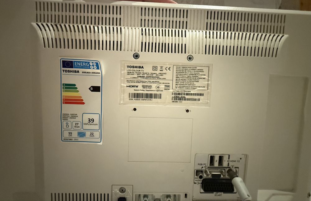 TV Toshiba 22’’ branca – com comando + suporte parede + manuais