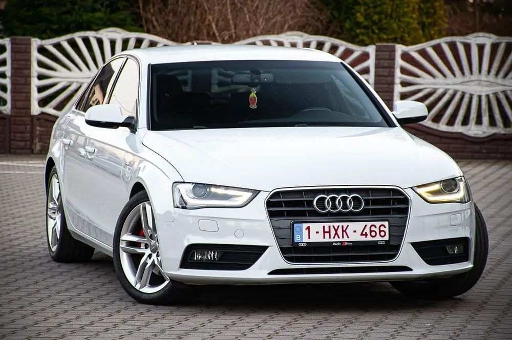 Audi A4 Lift*S Line*Biała Perła*Navi*Bose*Led*Hak*Bardzo Niski Przebieg!*