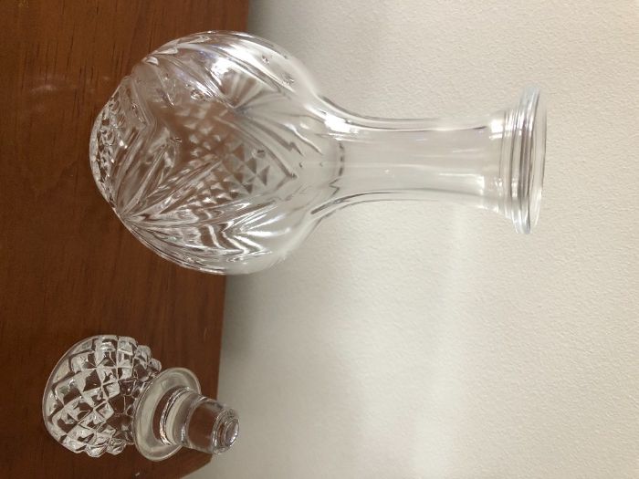 Garrafa de Licor Antiga com 5 copos