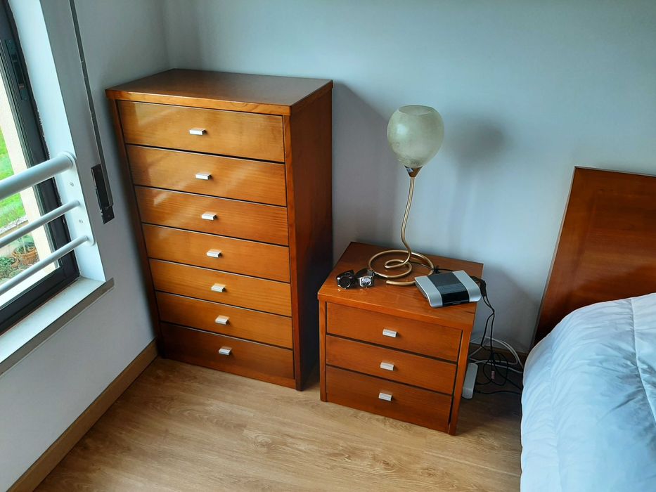 Mobília de quarto em madeira