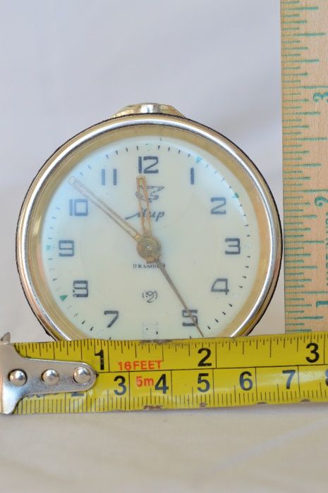 Часы-будильник "Мир"механические производства СССР 60-х годов20века