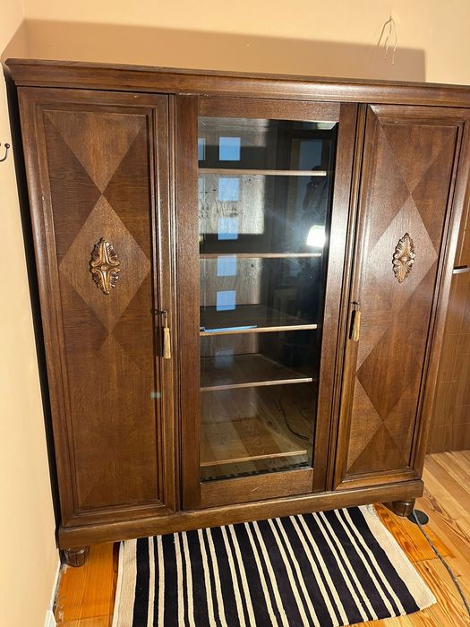 Antyczna szafa z 1920 r