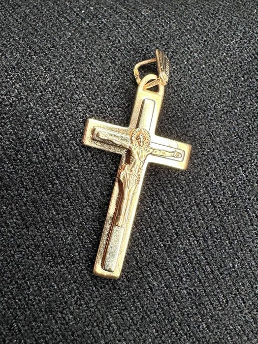 Продам крестик золотой