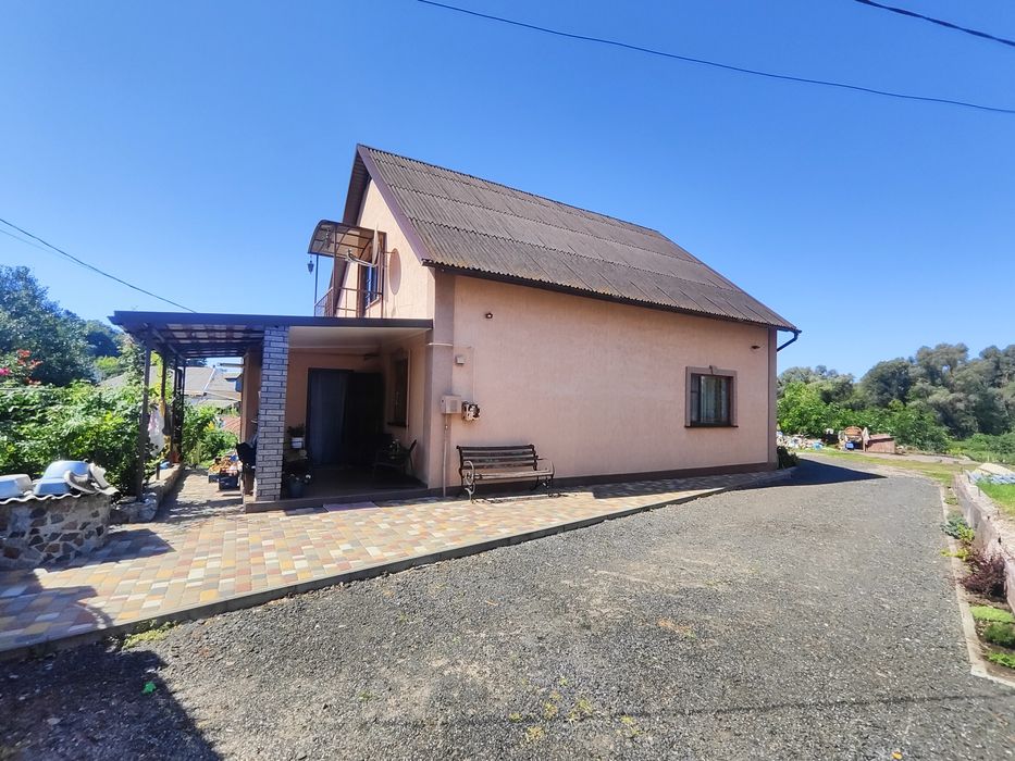 Продається двоповерховий будинок у місті васильків