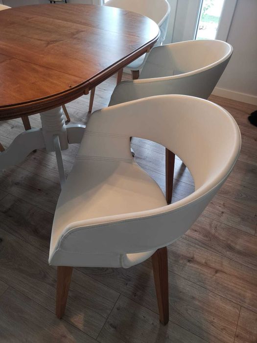 Mesa em Madeira Com Pé de Galo e 6 Cadeiras