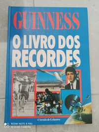 Livro dos recordes do Guiness 1983 círculo de leitores