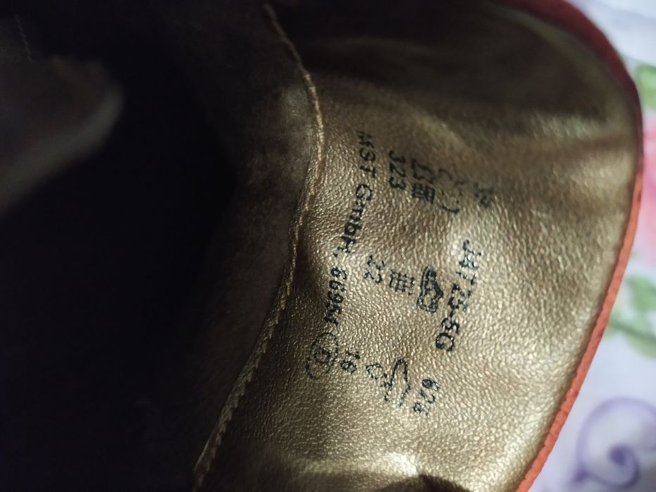 Жіночі ботинки Bugatti Німеччина шкіряні розмір 39 ,по устілці 25,5 см