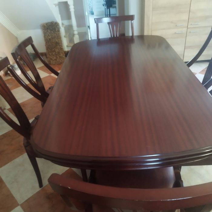 Vendo sofa,mesa de jantar extensivel com 6 cadeiras e cama individual