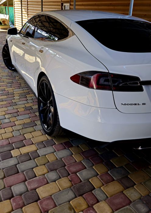 Продам Tesla S p85+