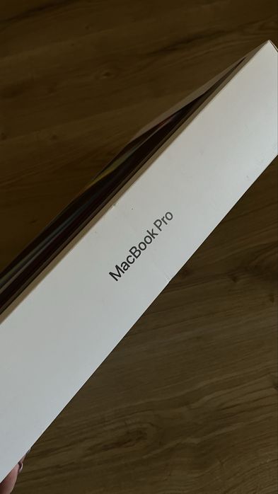 Caixa vazia de Macbook Pro de 16