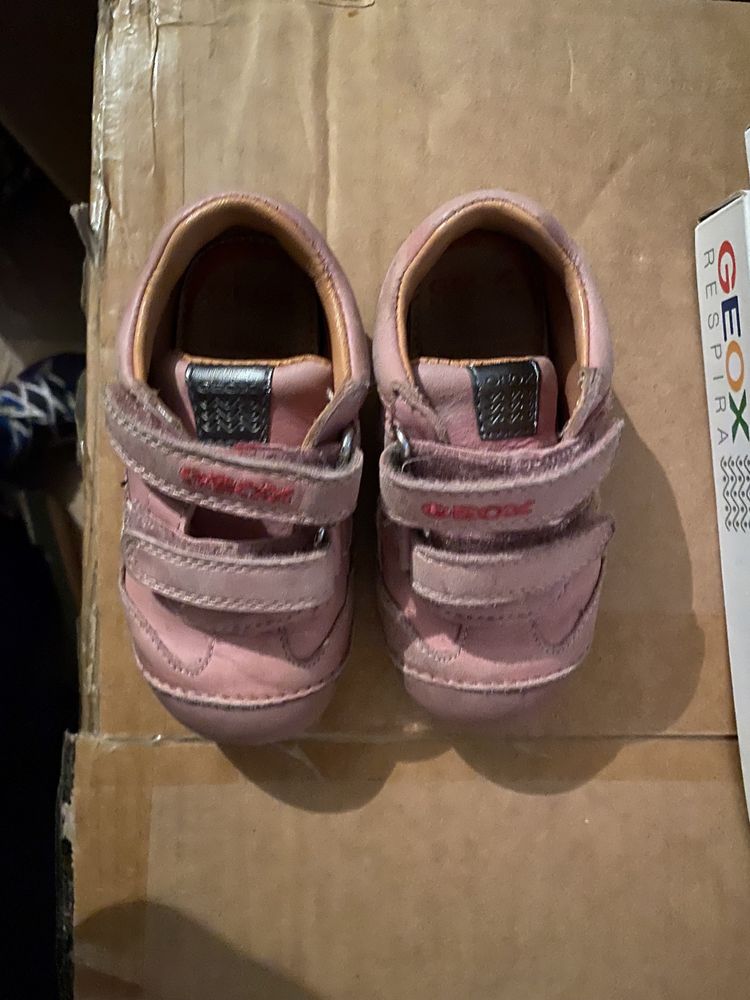 Pierwsze buty przy pierwszych krokach dziecka