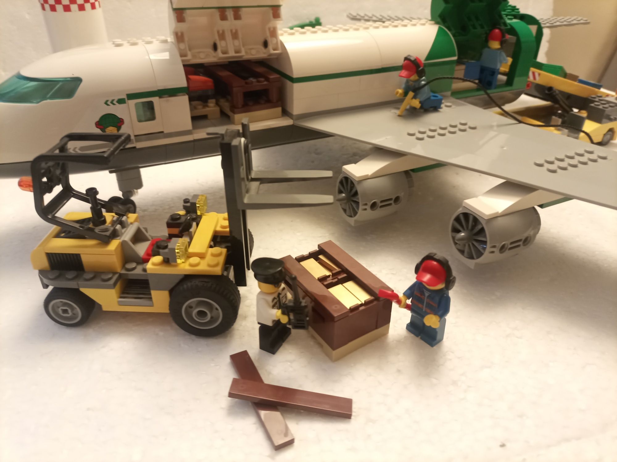 Klocki LEGO 60022 terminal cargo samolot lotnisko
