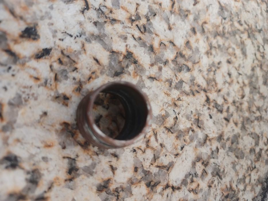 Anel em metal com relevo