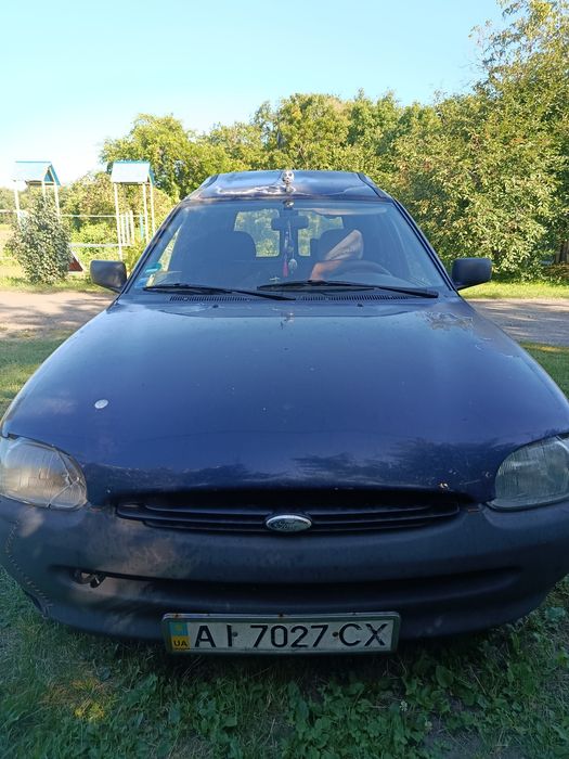 Прадаеться форд ескорд