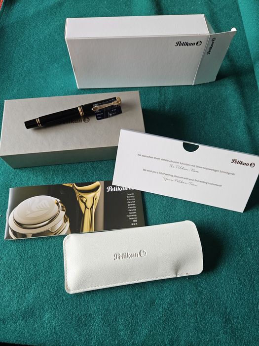 Caneta Pelikan M400 preta Aparo Ouro 14kt  EF em muito bom estado caix