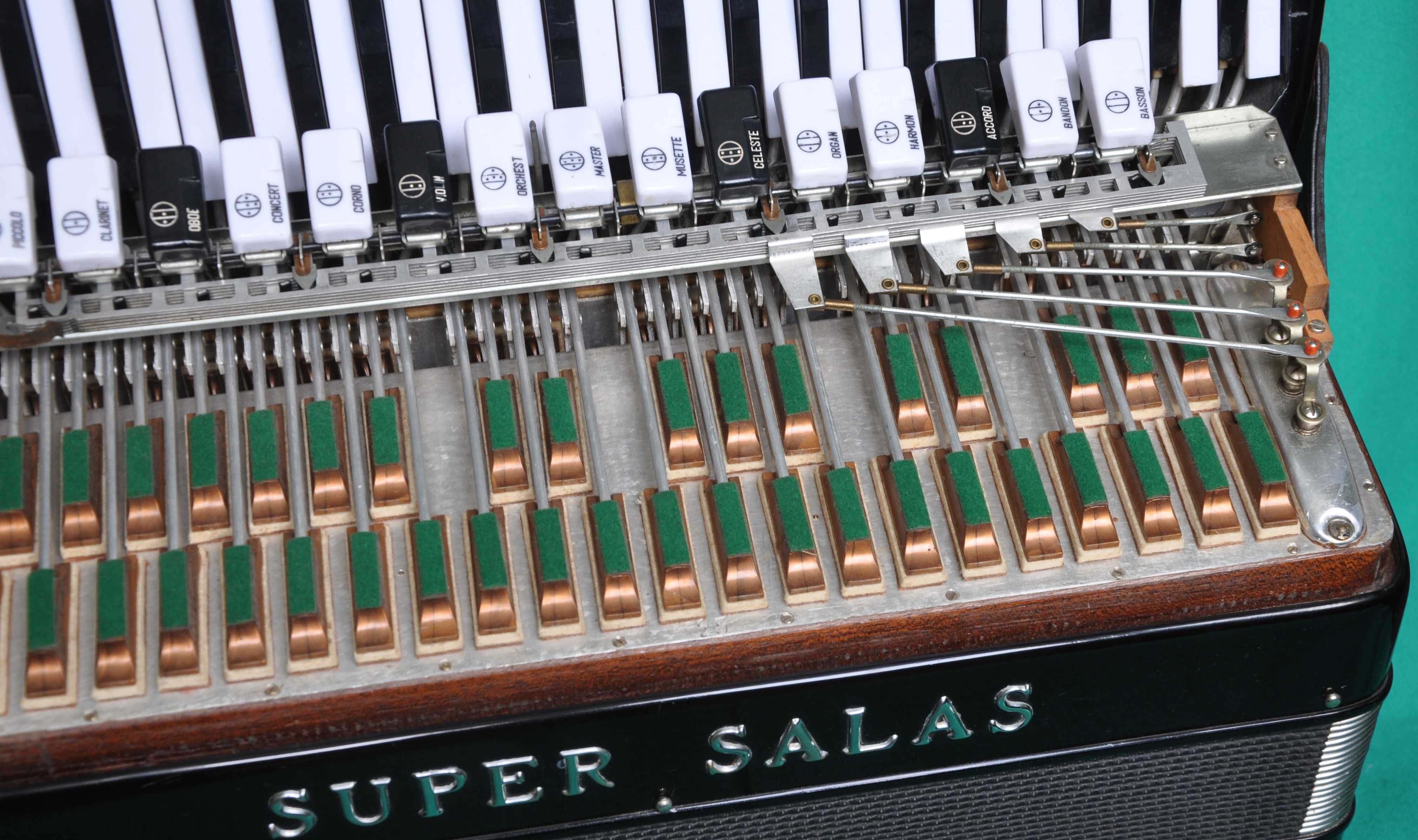 Аккордеон Супер Салас,Super Salas професійний,ломанодечн.5-ти голосий