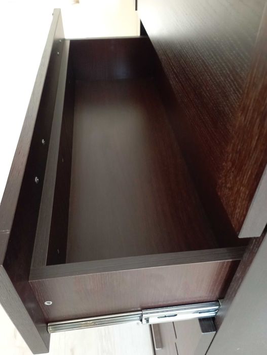 Komoda z szufladami wysoka, w naturalnej okleinie