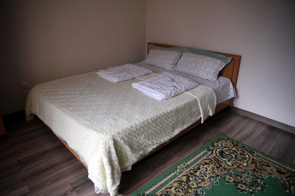 Частина будинку подобово біля озера(ціна з особи)