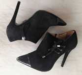 Sapatos de senhora em camurça