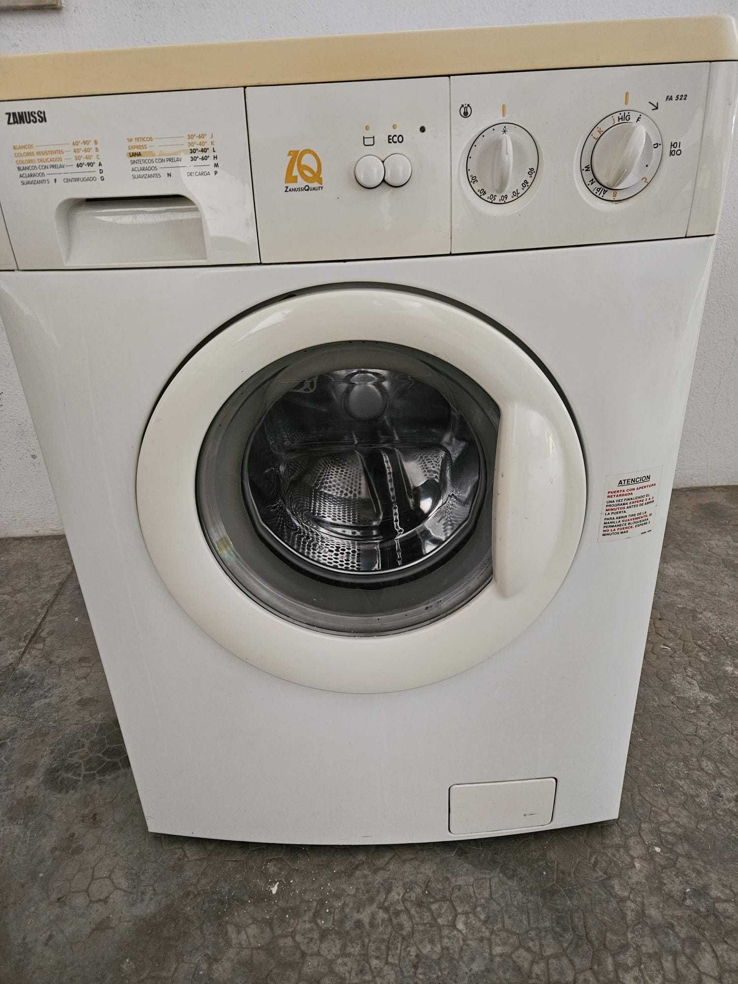 Máquina de Lavar Roupa