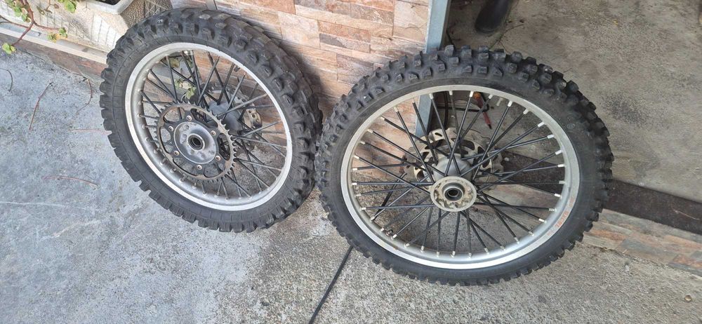 Vendo Rodas  e banco rmz 450