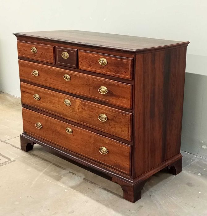 Antiga cómoda D. Maria em pau-santo séc. XVIII/XIX