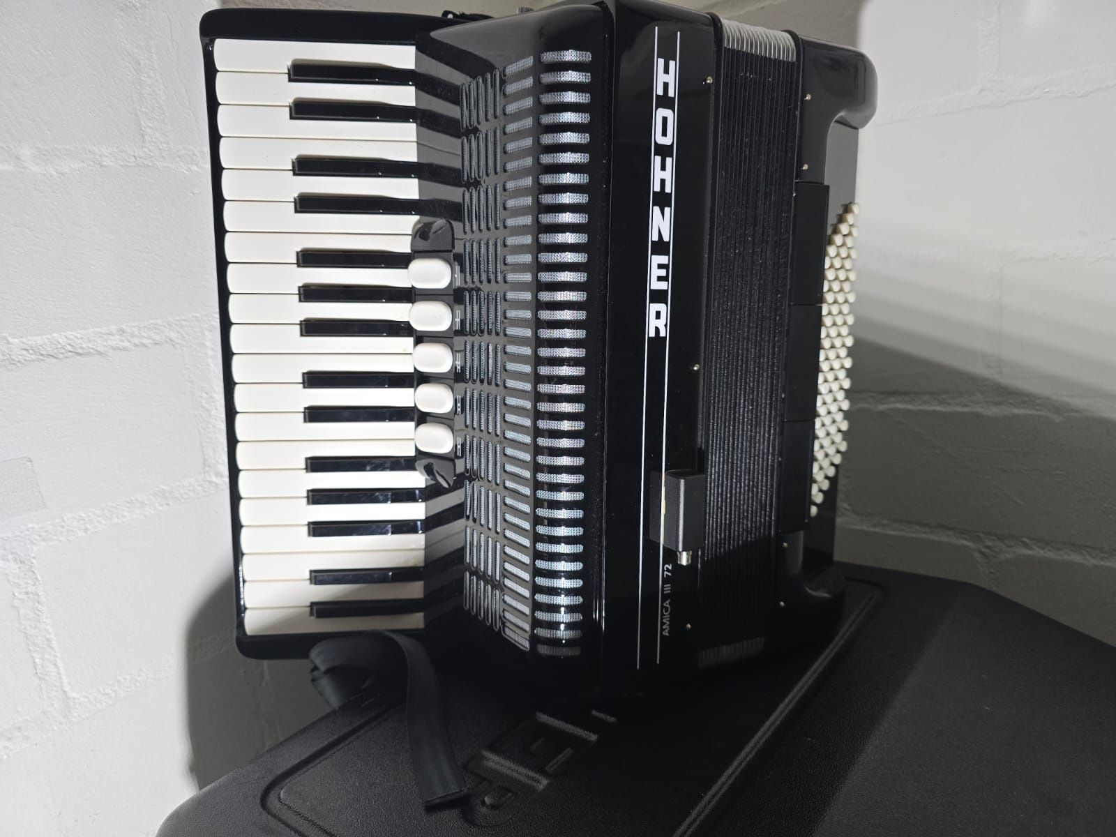 Hohner Amica III 72