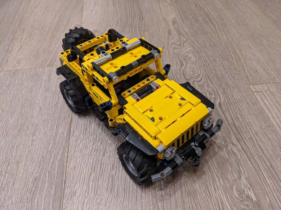 Продам LEGO Technic Jeep Wrangler (42122)