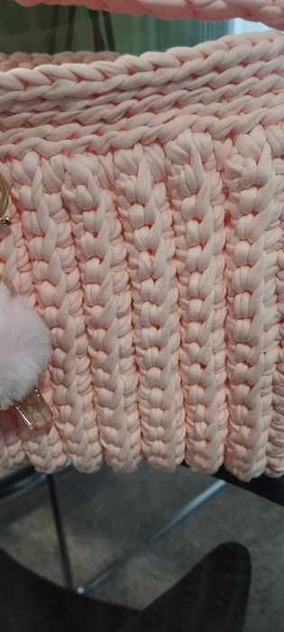 Mala de crochê feita a mão