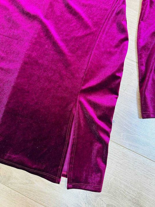 Вечірня велюрова сукня міді бордового кольору М розміру