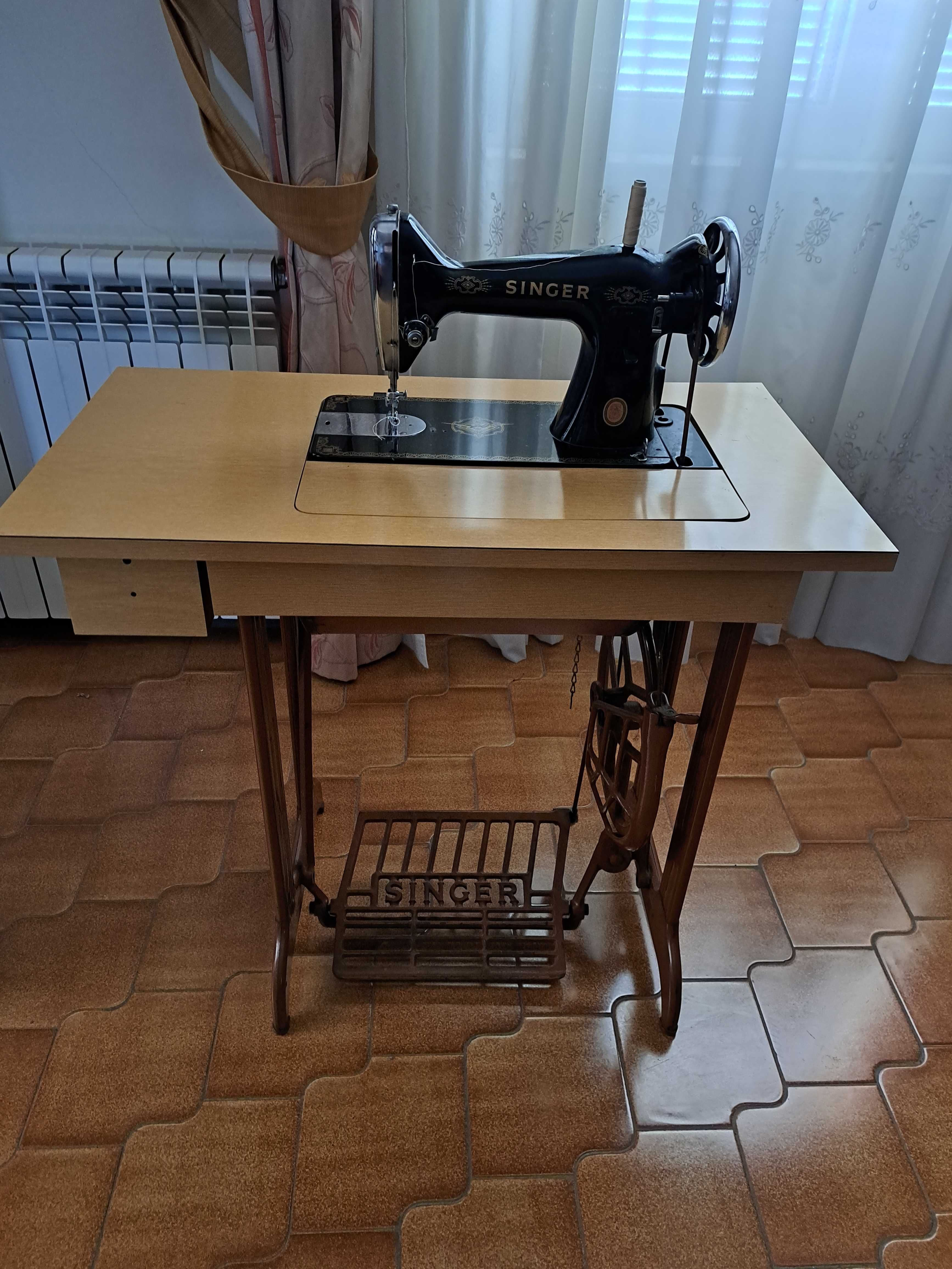 máquina de costura SINGER funcional