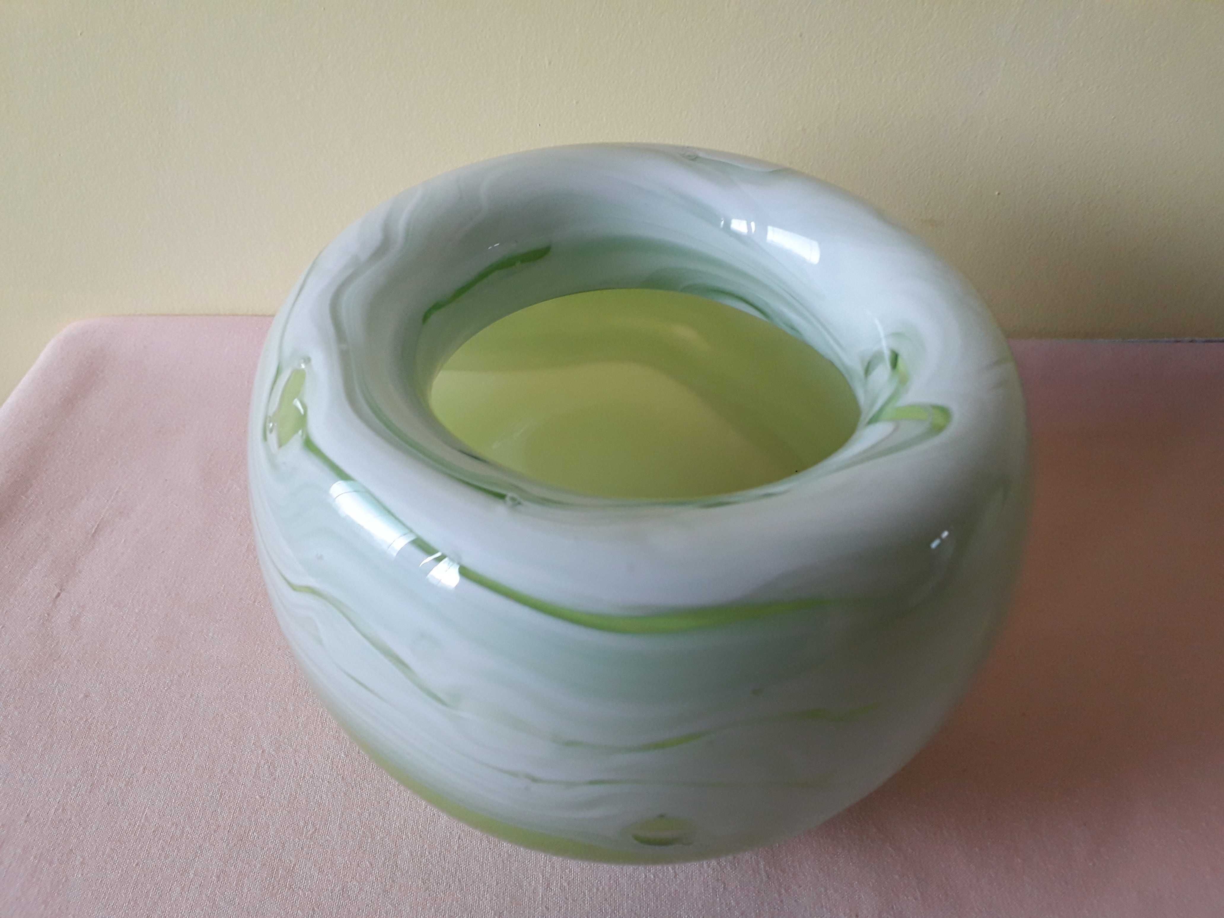 Szkło art. wazon zielono-biała kula piękne szkło ręcznej roboty kolek